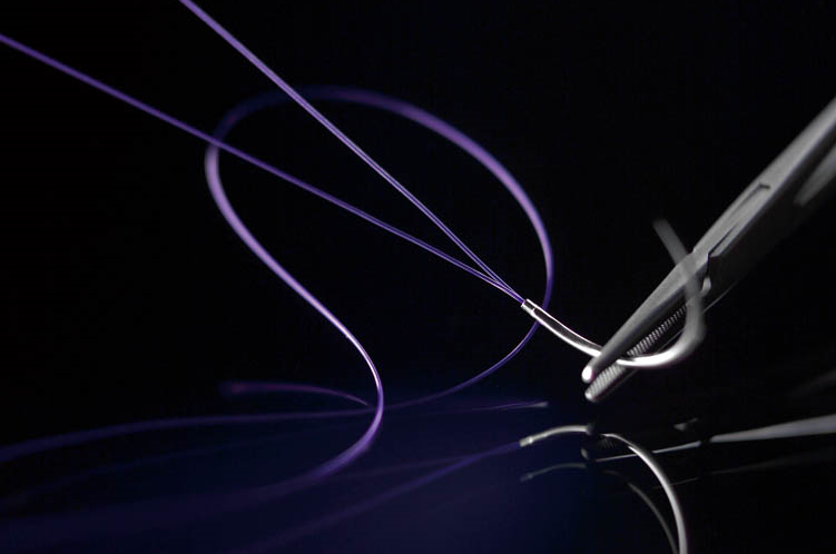 MONOPLUS фіолетовий, USP 6/0 (0,7) довжина 70см 2 колючі голки 1/2 кола